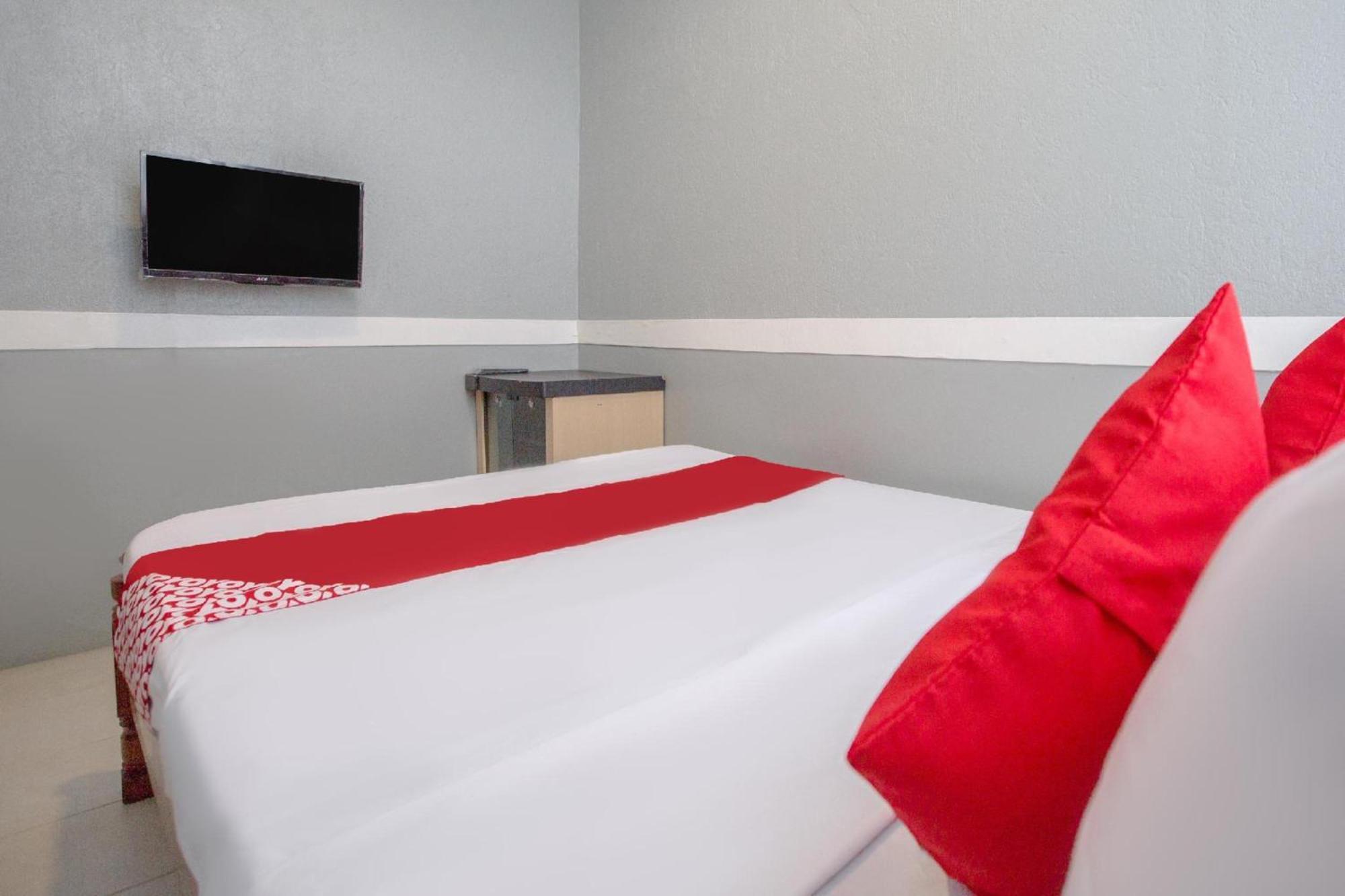 Oyo 588 Sunrock Resort Антиполо Екстериор снимка